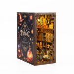 Magic Night Book Nook DIY Set mit Zauberwelt, Miniatur Bibliothek, magischen Details und warmem LED Licht