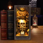 Astronomie Book Nook mit beleuchtetem Miniatur Museum, Sternkarten, Planeten und detaillierter Raumgestaltung