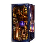 Magic Potion Book Nook Seitenansicht mit Alchemie-Raum, Zauberflaschen und Miniaturdetails