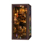 Fantasy Alchemie Book Nook aus Seitenansicht mit Zauberregalen, Figuren und Miniaturdetails