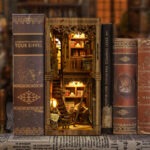 Ancient Book Collection Room Book Nook zwischen Büchern im Regal, stimmungsvolle LED Miniatur als Dekoration