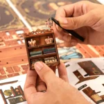 DIY Book Nook Kit – Königliche Schneiderei (Royal Tailor Shop) mit LED