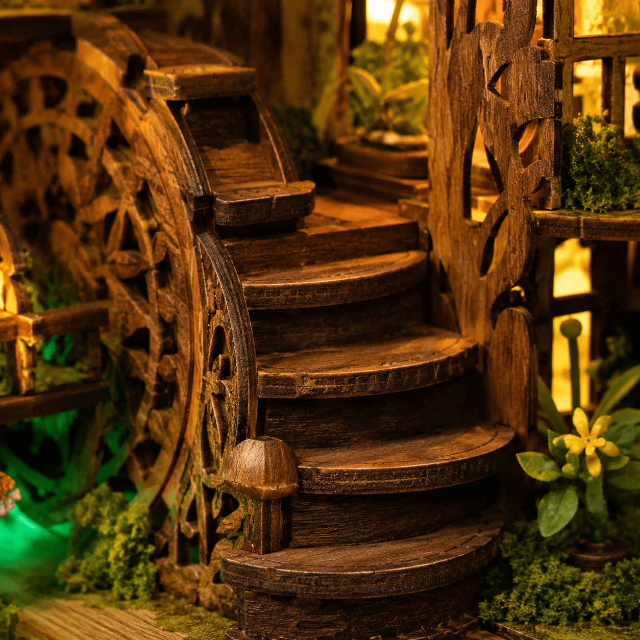 Magic Forest Path Book Nook Miniatur mit verwunschenem Holzweg, Treppe, Pflanzen und magischer Waldatmosphäre