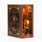 Grimms Häuschen – DIY Book Nook Bausatz mit LED fürs Bücherregal