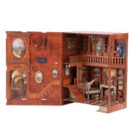 Geöffnetes viktorianisches Book Nook mit zweistöckiger Bibliothek, Treppe und detailreicher Innenausstattung