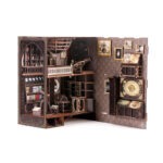 Geöffnetes Astronomy Museum Book Nook mit Sternwarte, Teleskop, Büchern und detailreicher Miniaturwelt