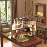 Gemütliches Café Book Nook mit Miniaturraum, Pflanzen und Kaffeehaus-Dekoration