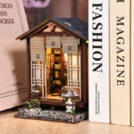 Japanischer Garten Book Nook zwischen Büchern als dekorative Miniatur fürs Bücherregal