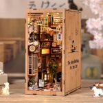 Japanische Gasse Book Nook mit seitlicher Ansicht, kleinen Geschäften und asiatischen Details