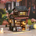 Spring Day Book Nook Miniatur eines japanischen Geschäfts mit warmer LED Beleuchtung, Ladenfront, Warenregalen und detaillierter DIY Szenen Gestaltung.