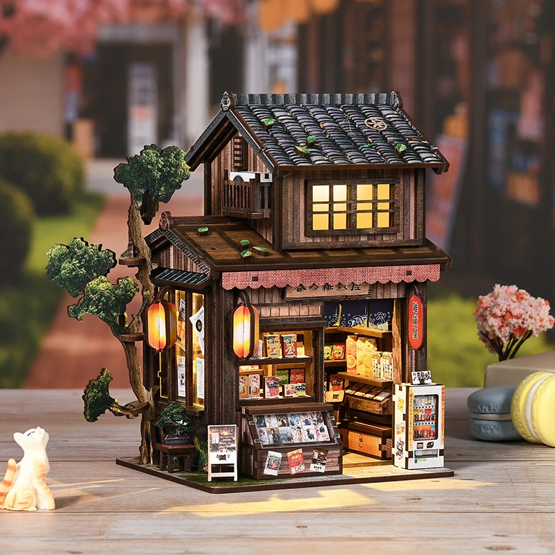 Spring Day Book Nook Miniatur eines japanischen Geschäfts mit warmer LED Beleuchtung, Ladenfront, Warenregalen und detaillierter DIY Szenen Gestaltung.