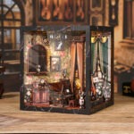 Vintage Music Book Nook mit dreiseitiger Ansicht, Klavierzimmer und kunstvollen Miniaturdetails