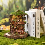Forest Tea House Book Nook als Bücherregal-Dekoration mit Miniatur-Waldhaus und gemütlicher Atmosphäre