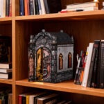 Dragon Book Nook als Bücherregal-Dekoration mit Fantasy-Landschaft und warmer LED-Beleuchtung