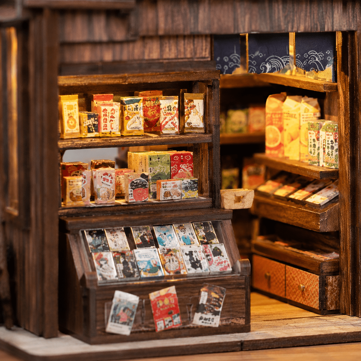 Spring Day Book Nook Miniatur mit detailreichem Snackregal, Zeitschriften und kleinen Waren eines Straßenladens