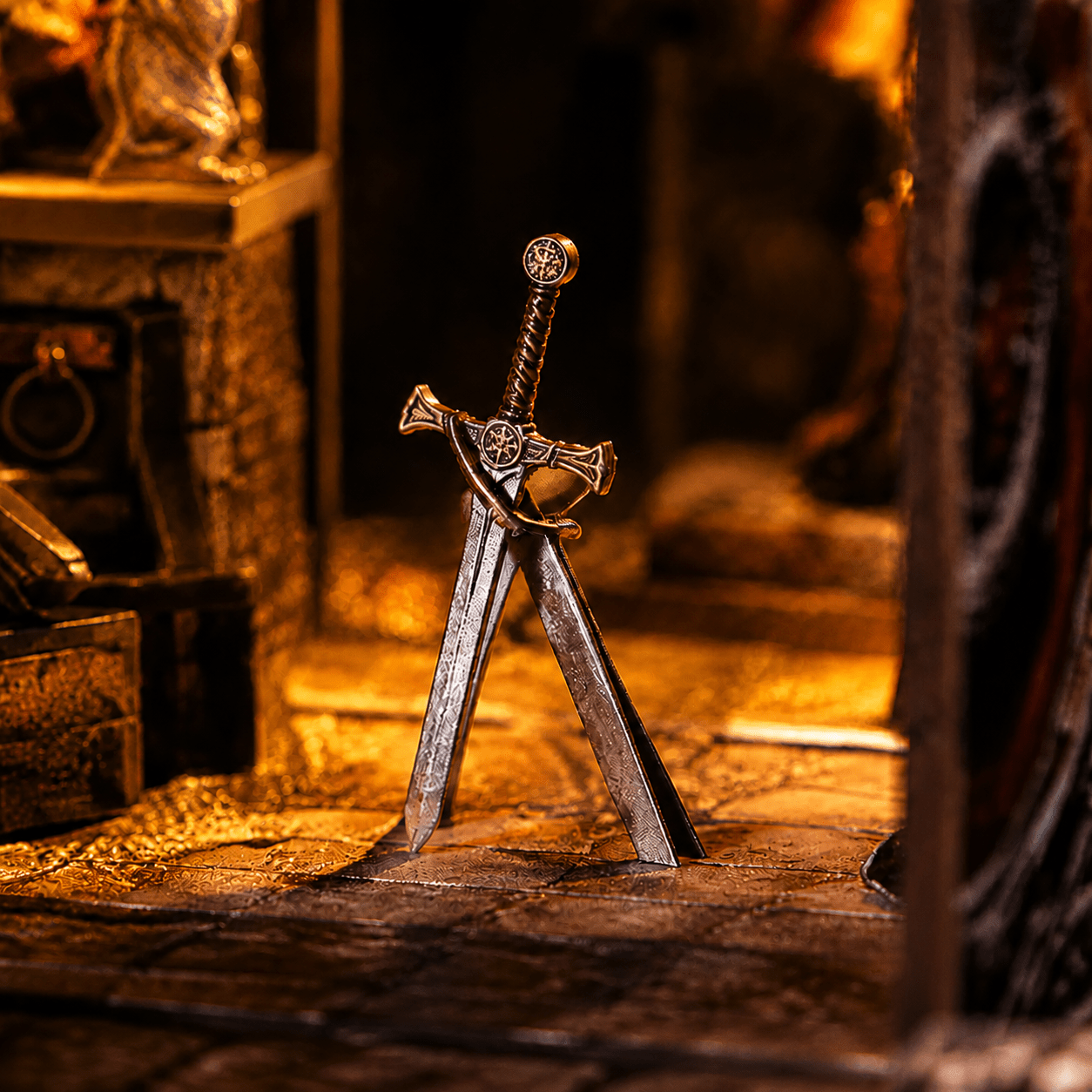 Dragon Secret Book Nook Miniatur mit kleinem Schwert, steinernem Boden und detailreicher Fantasy-Szene