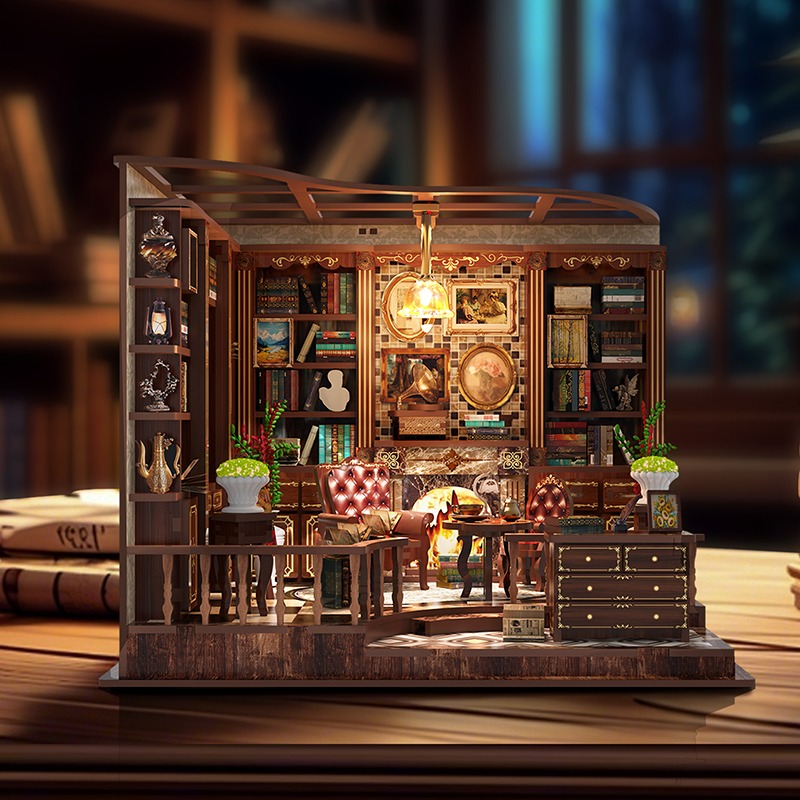 Riverside Reading Room-Buchnischen-Miniaturszene mit Bücherregalen, Kamin, Ledersesseln, warmer Beleuchtung und detailreicher DIY-Holzdekoration im Bibliotheksstil.