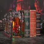 Gothic Book Nook als Bücherregal Dekoration mit mittelalterlicher Burg und stimmungsvoller Beleuchtung