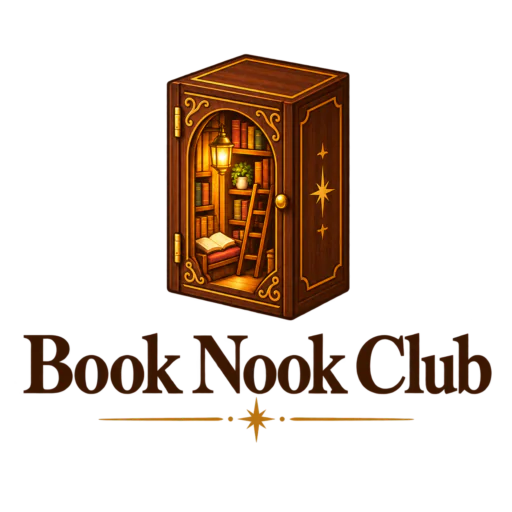 Book Nook Club Logo mit Miniatur-Bücherregal, beleuchtetem Book Nook und warmem Licht für kreative Miniaturwelten