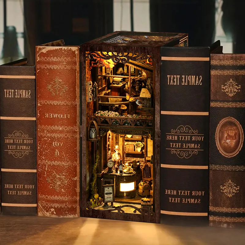 Café Book Nook zwischen Büchern mit warmer Beleuchtung und gemütlicher Miniatur-Kaffeehaus-Szene