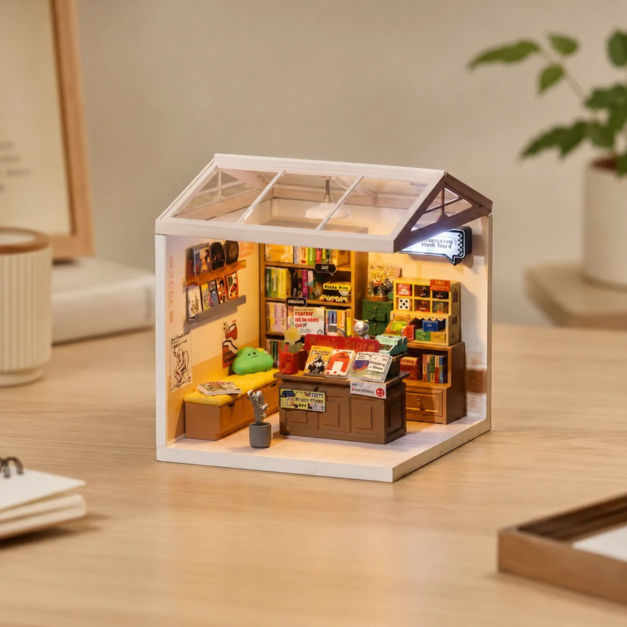 Miniatur-Puppenhaus als kleine Bäckerei mit Möbeln, Backwaren und detailreicher Einrichtung