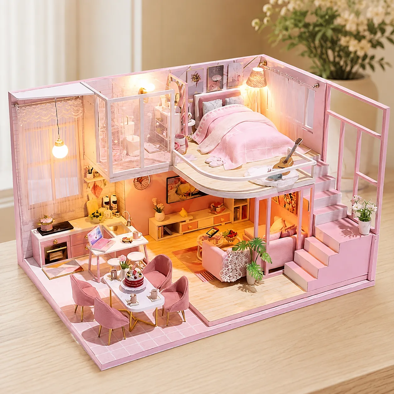 Miniatur-Puppenhaus-Shop mit Regalen, Möbeln, Büchern, Blumen und kleinen Accessoires